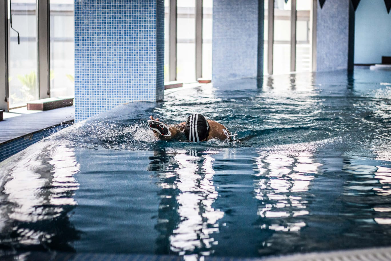 10 razões para incluir a natação nos treinos de corrida