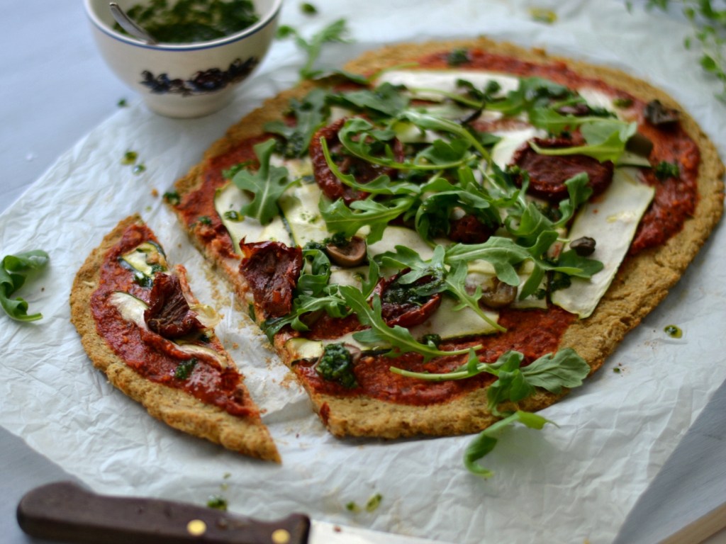 Pizza de tomate seco com crosta de couve-flor